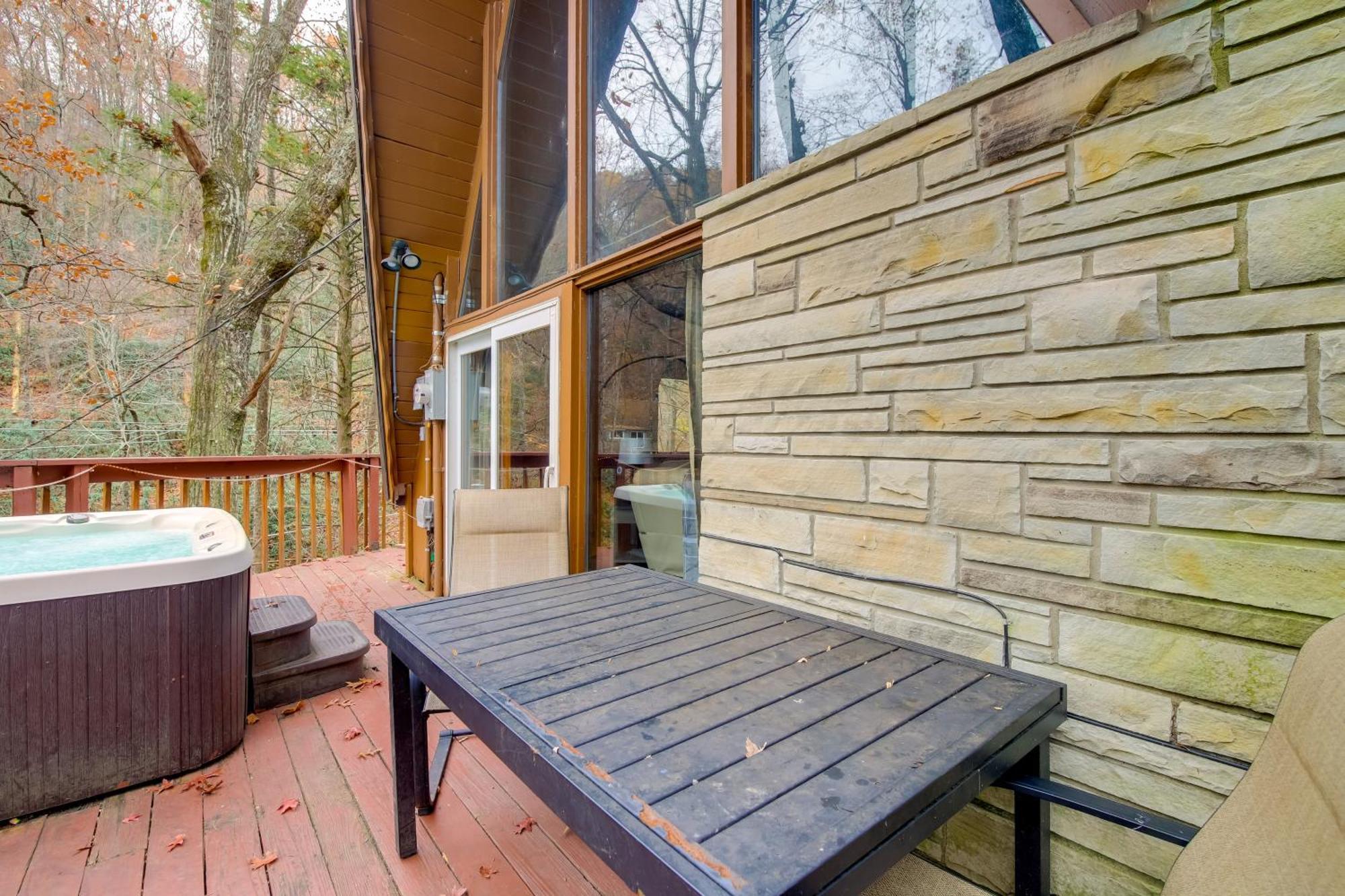 Gatlinburg A-Frame Home With Hot Tub Near Parkway Eksteriør billede