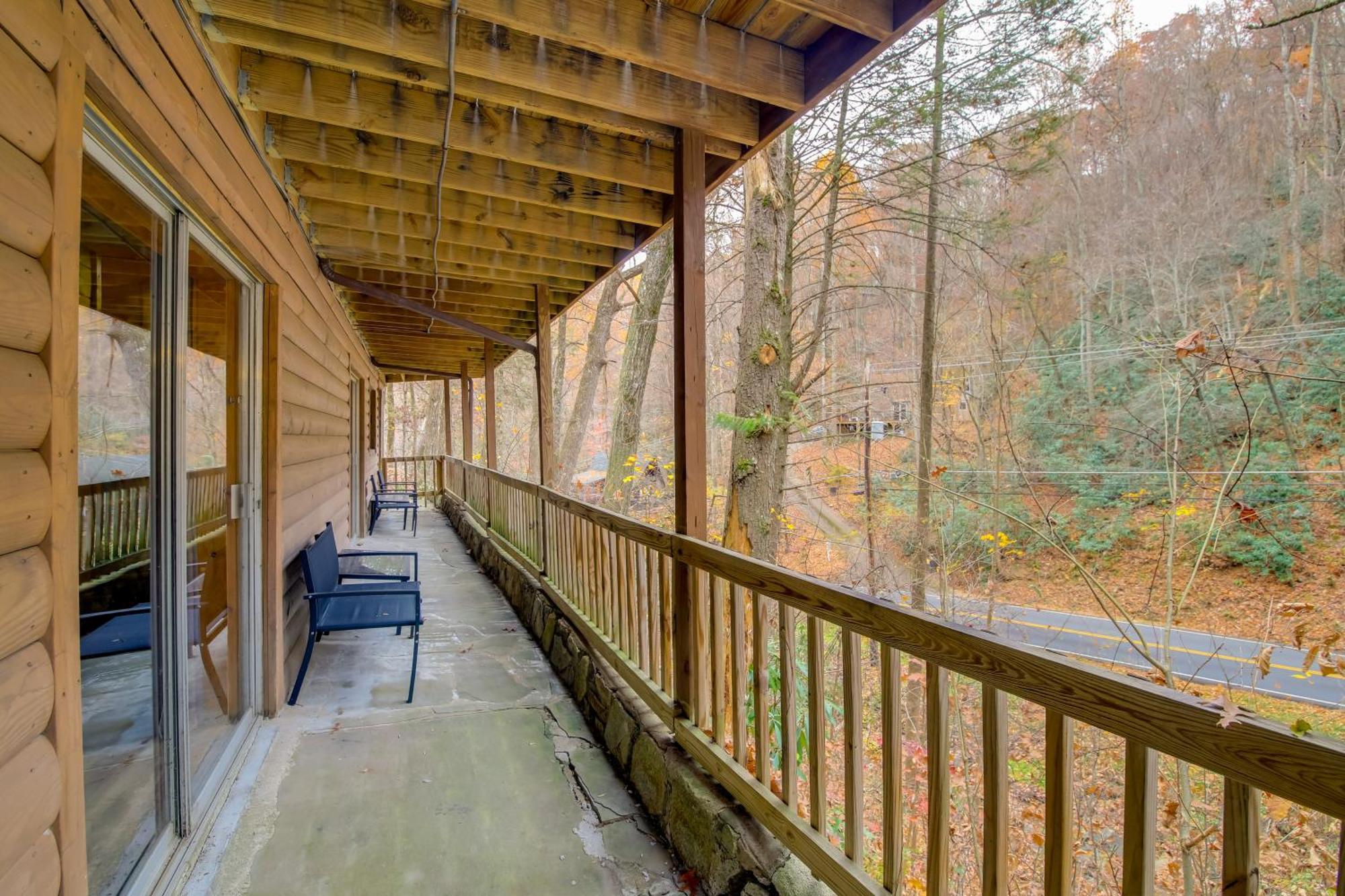 Gatlinburg A-Frame Home With Hot Tub Near Parkway Eksteriør billede