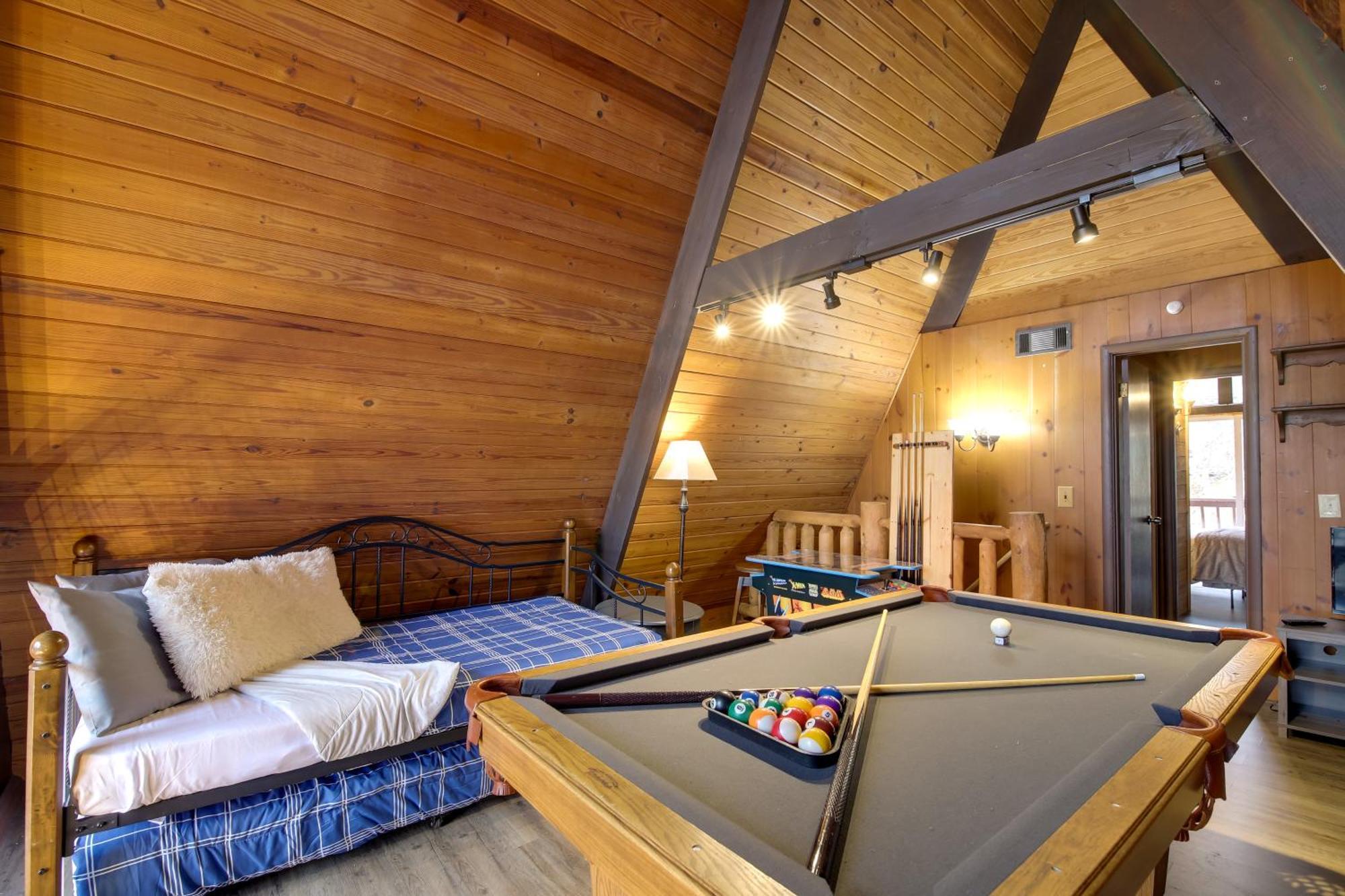 Gatlinburg A-Frame Home With Hot Tub Near Parkway Eksteriør billede