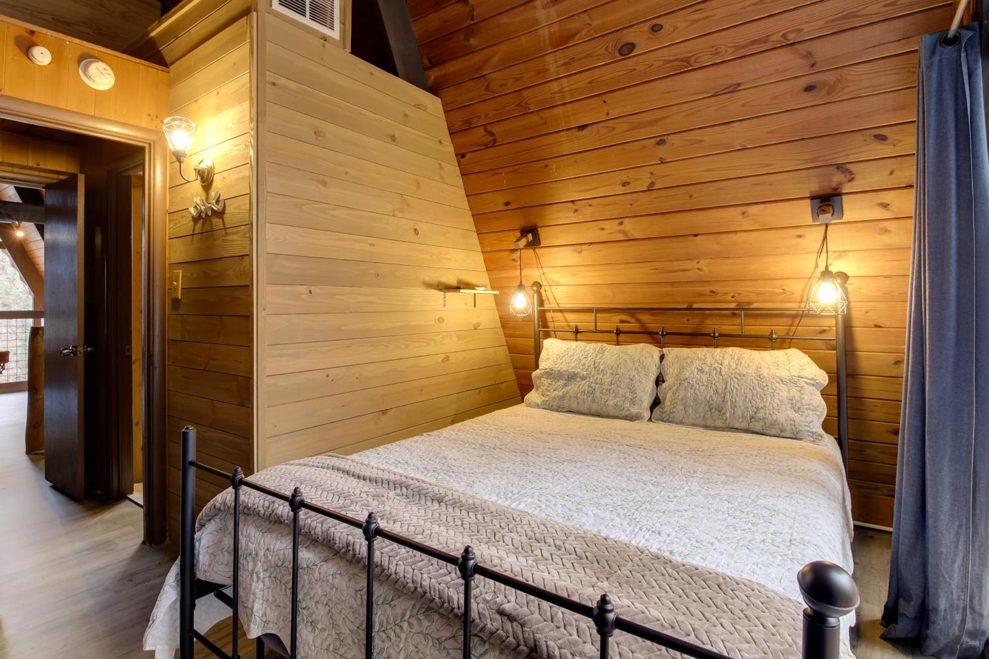 Gatlinburg A-Frame Home With Hot Tub Near Parkway Eksteriør billede