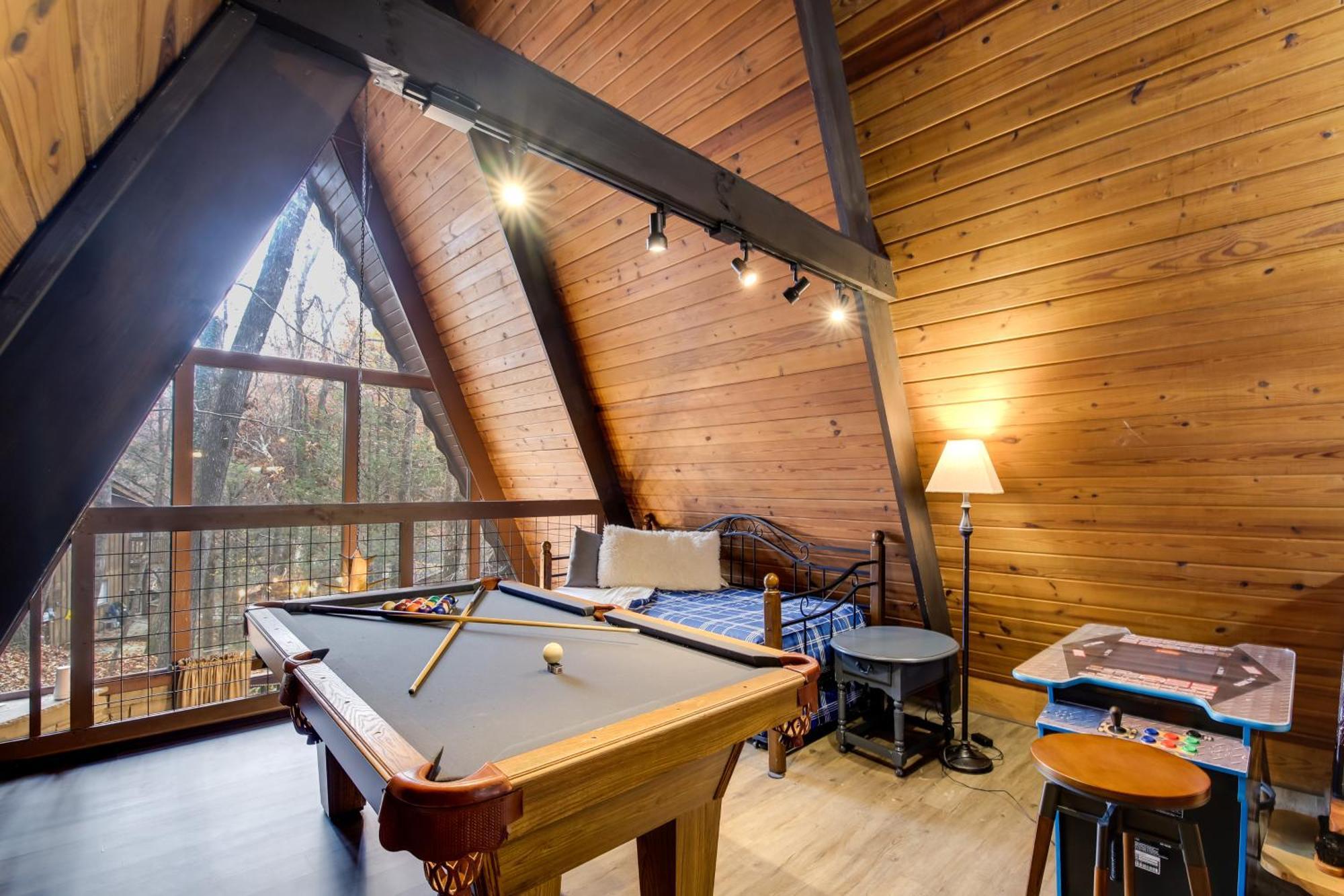 Gatlinburg A-Frame Home With Hot Tub Near Parkway Eksteriør billede